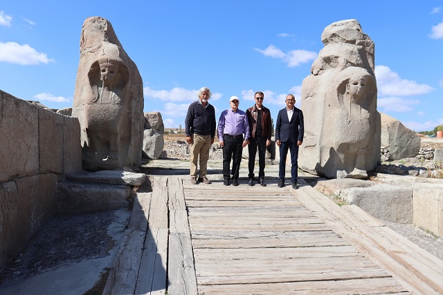 SAYIN VALİMİZ DOÇ. DR. ZÜLKİF DAĞLI ALACAHÖYÜKÜ ZİYARET ETTİ 